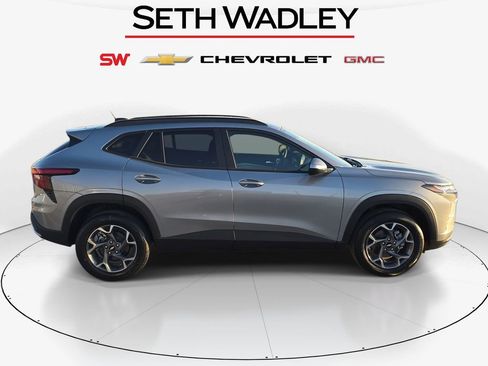 New 2026 Chevrolet Trax LT w/ LT Convenience Package FWD image 7
