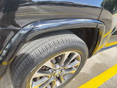 Used 2017 Jeep Grand Cherokee Overland AWD/4WD image 3