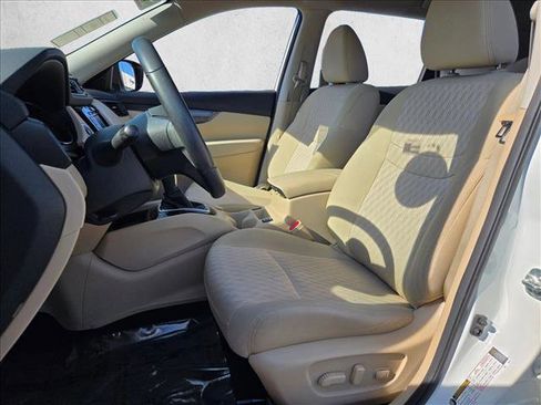 Used 2019 Nissan Rogue SV image 15