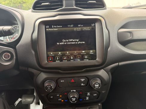 Used 2023 Jeep Renegade Latitude AWD/4WD image 27