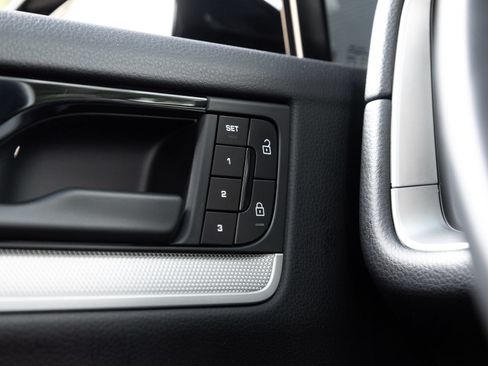 Certified 2024 Porsche Cayenne Coupe AWD/4WD image 19