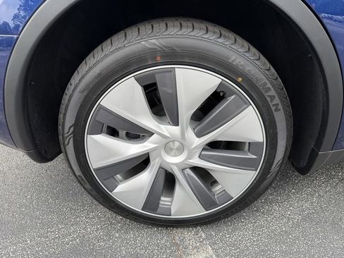 Used 2023 Tesla Model Y Long Range AWD/4WD image 40