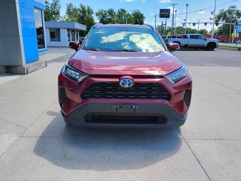 Used 2021 Toyota RAV4 LE AWD/4WD image 14
