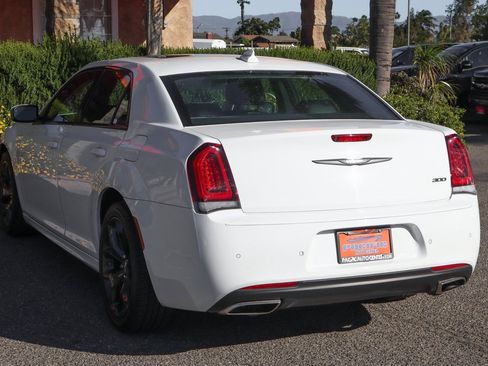 Used 2022 Chrysler 300 Touring L w/ Popular Equipment Group image 7