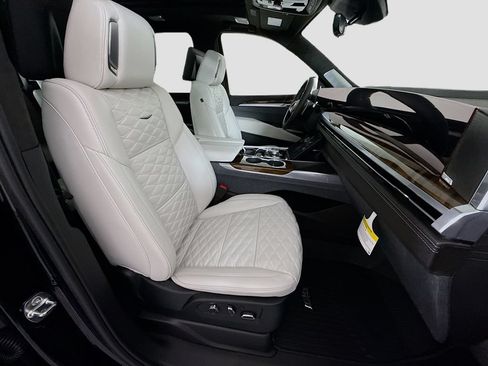 New 2026 Cadillac Escalade Platinum Luxury w/ LPO, Floor Liner Package AWD/4WD image 32