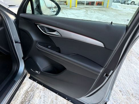 Used 2025 Buick Envision Sport Touring image 33
