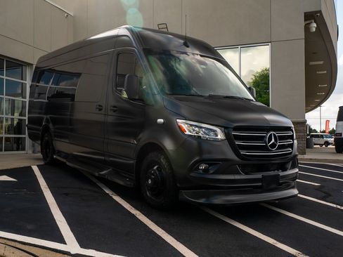 Used 2023 Mercedes-Benz Sprinter 3500 image 6