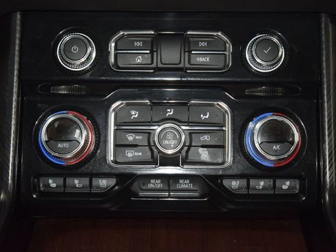 Used 2024 GMC Yukon Denali Ultimate AWD/4WD image 35