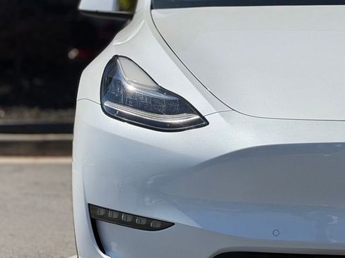 Used 2022 Tesla Model Y Long Range image 4