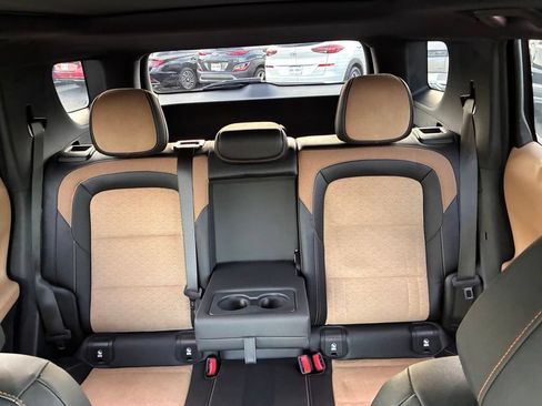 Used 2025 Chevrolet Equinox ACTIV w/ Safety and Technology Package AWD/4WD image 18