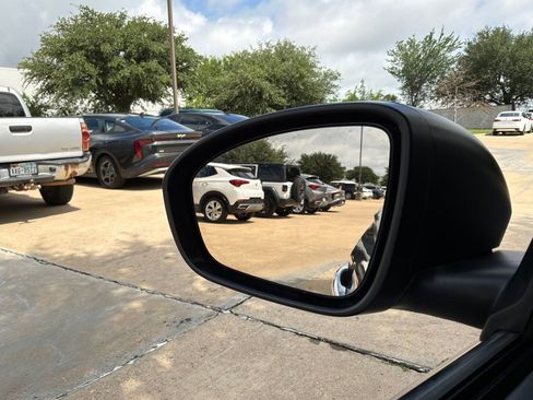 Used 2025 Nissan Altima 2.5 SV FWD image 19