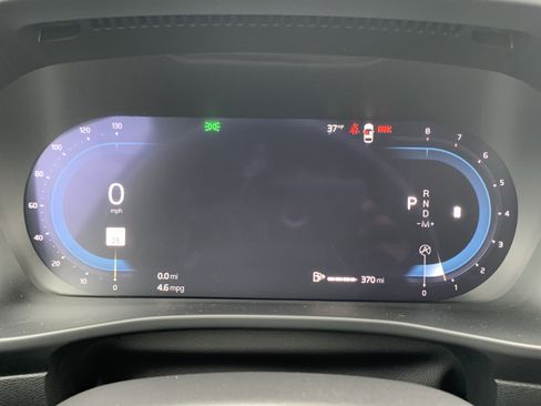 Used 2025 Volvo XC40 B5 Core image 21