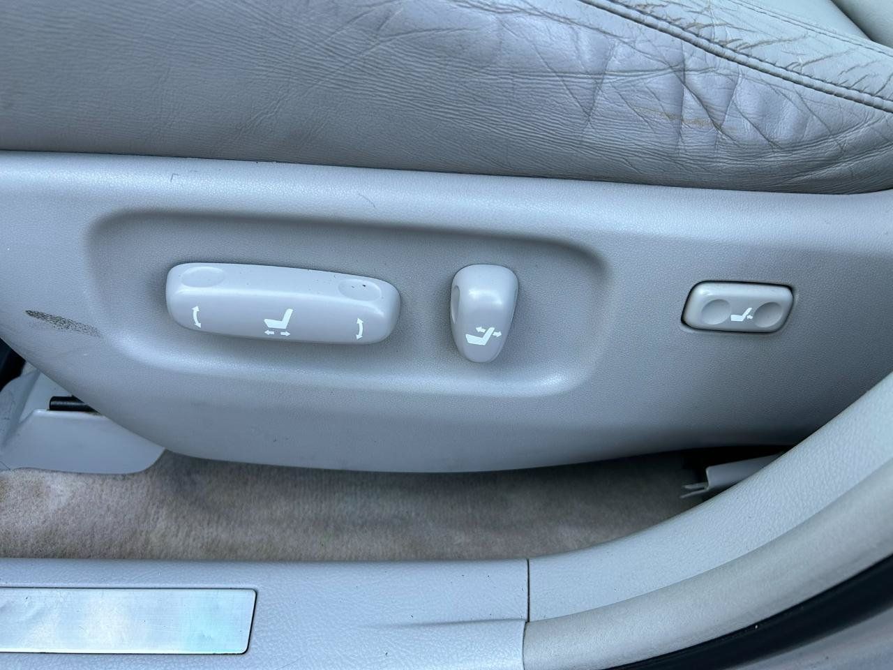 Used 2005 Lexus RX 330 AWD w/ Premium Plus Pkg image 10