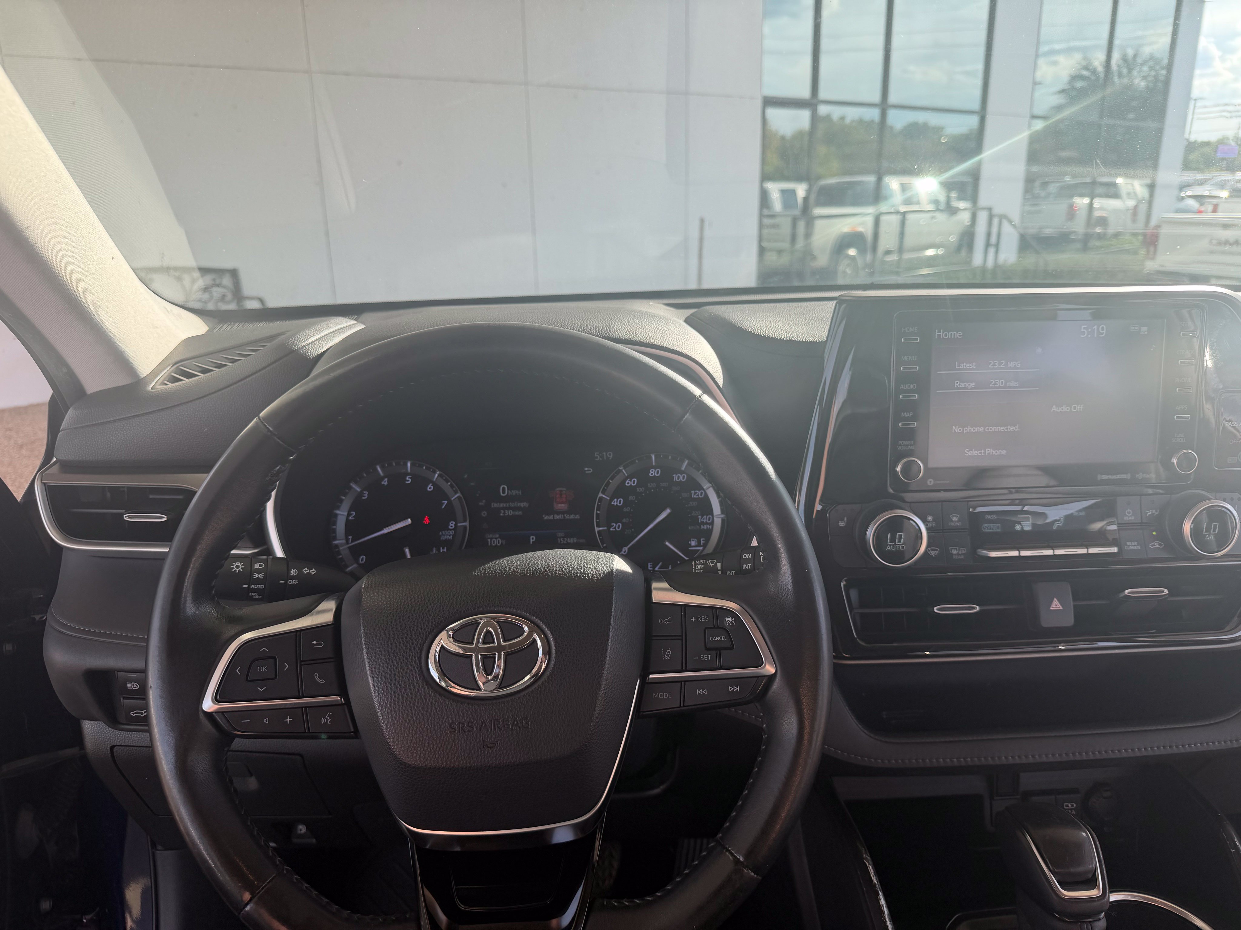 Used 2020 Toyota Highlander XLE FWD image 28