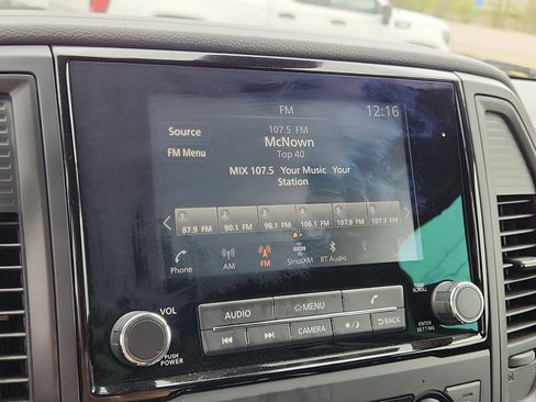 Used 2024 Nissan Titan SV w/ SV Convenience Package image 16