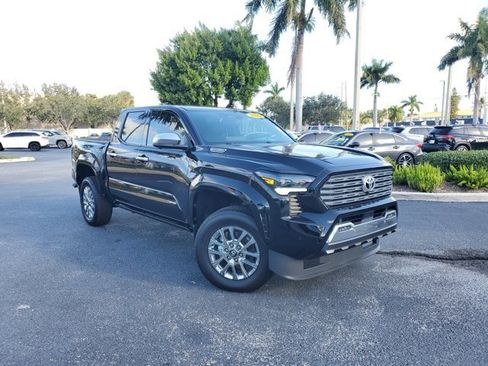 Used 2025 Toyota Tacoma Limited image 32