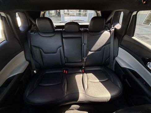 Used 2025 Jeep Compass Limited image 39