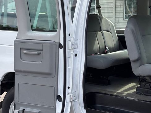 Used 2009 Ford E-350 and Econoline 350 XL RWD image 16