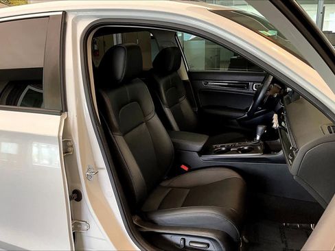 Used 2024 Honda Civic Touring image 9