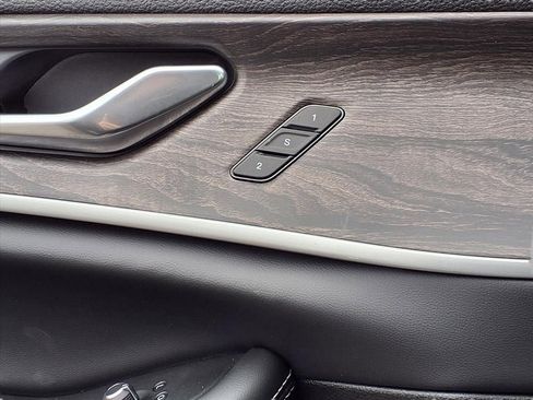 New 2025 Jeep Grand Cherokee Limited w/ Black Appearance Package image 19