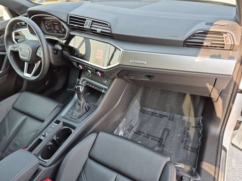 Certified 2025 Audi Q3 2.0T Premium w/ Convenience Package AWD/4WD image 19