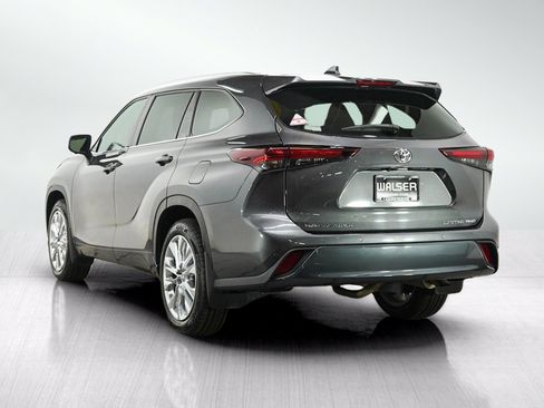 Used 2024 Toyota Highlander Limited AWD/4WD image 3