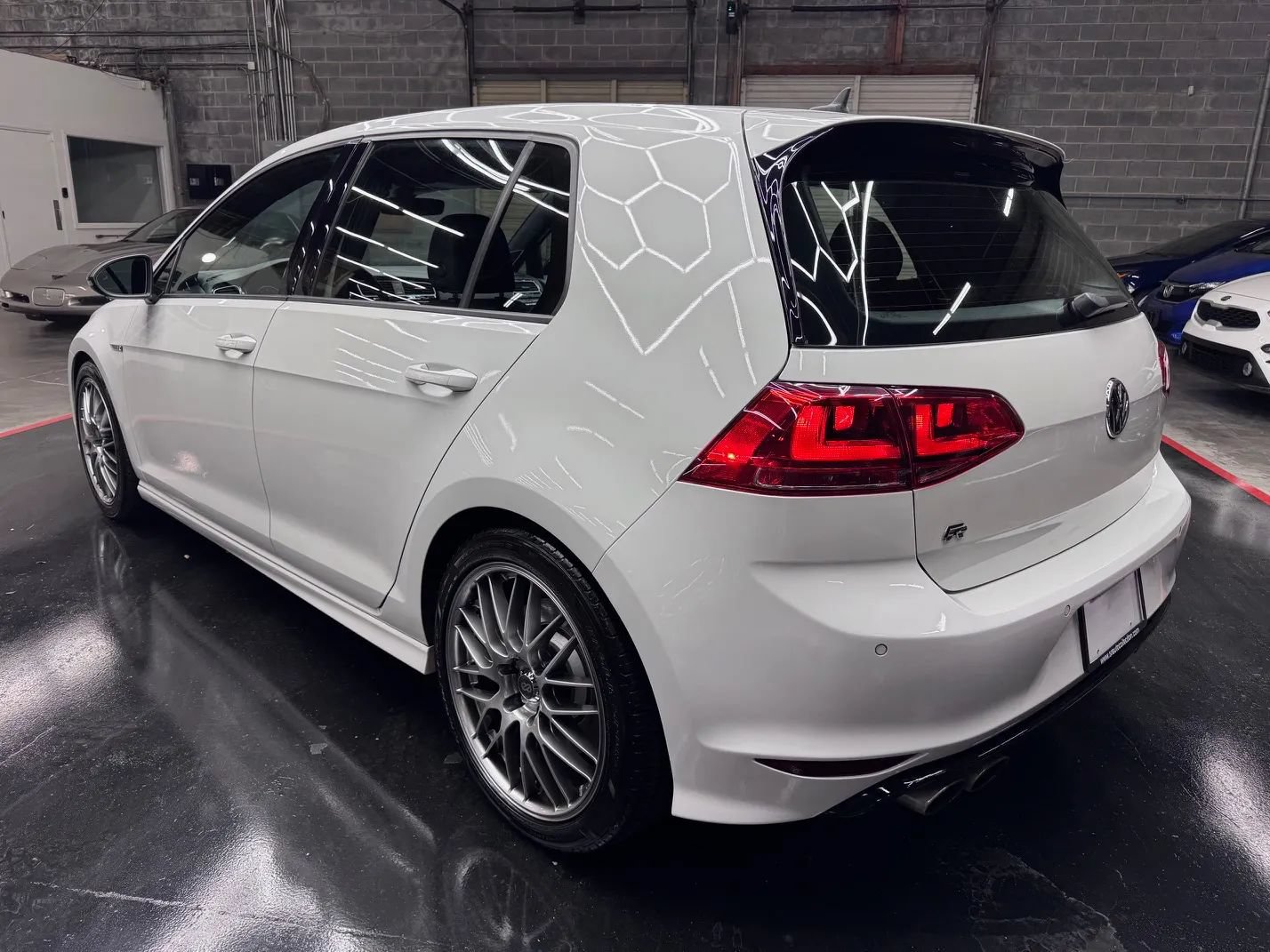 Used 2017 Volkswagen Golf 4-Door AWD/4WD image 5