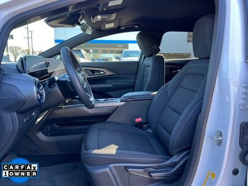 Used 2025 Chevrolet Equinox EV LT image 18