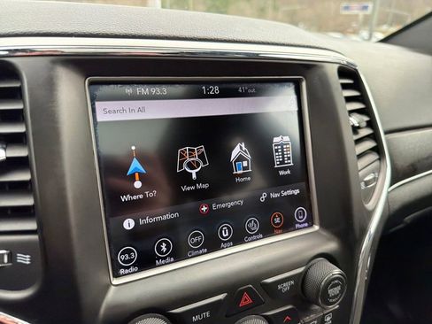 Used 2018 Jeep Grand Cherokee Limited image 22