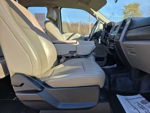 Used 2020 Ford F250 XL w/ Power Equipment Group image 19