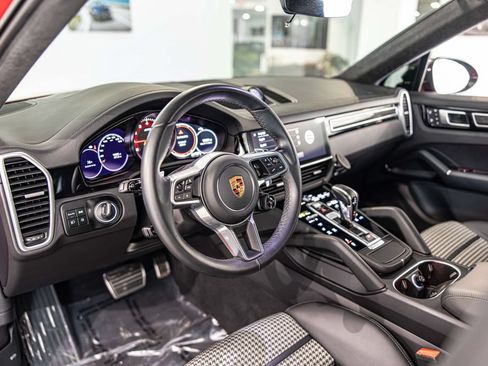 Used 2022 Porsche Cayenne GTS AWD/4WD image 21