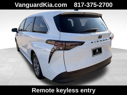 Used 2024 Toyota Sienna LE image 2