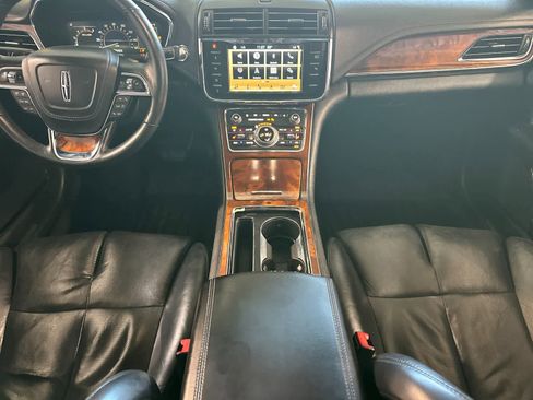 Used 2017 Lincoln Continental Select FWD image 4