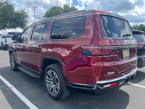 Used 2024 Jeep Wagoneer 4WD w/ Premium Group I image 2
