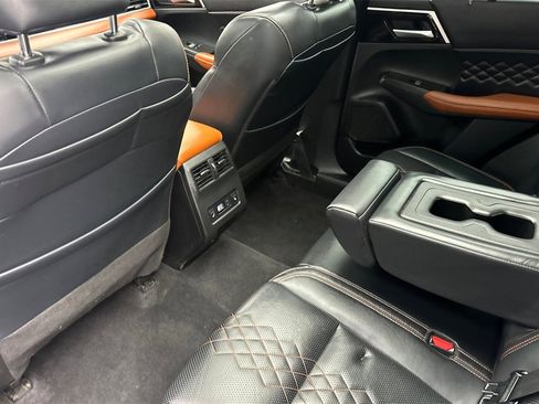 Used 2023 Mitsubishi Outlander SEL image 15