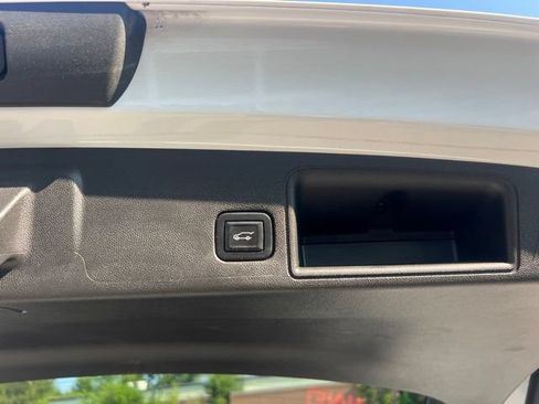 Used 2022 GMC Terrain SLT w/ Tech Package AWD/4WD image 15