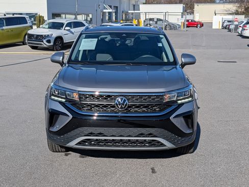 Used 2023 Volkswagen Taos SE w/ Panoramic Sunroof Package image 8