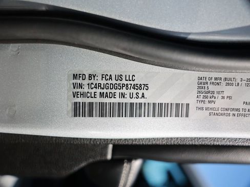 Used 2023 Jeep Grand Cherokee Overland RWD image 39