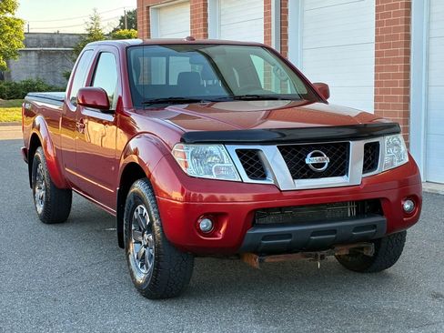 Used 2014 Nissan Frontier PRO-4X AWD/4WD image 2