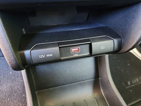 Used 2020 Kia Niro EX image 19