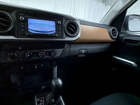 Used 2019 Toyota Tacoma SR5 image 15