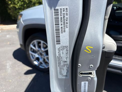 Used 2025 Jeep Compass Limited AWD/4WD image 30