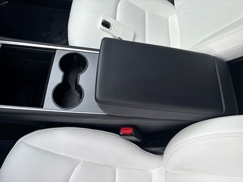 Used 2022 Tesla Model Y Performance image 28