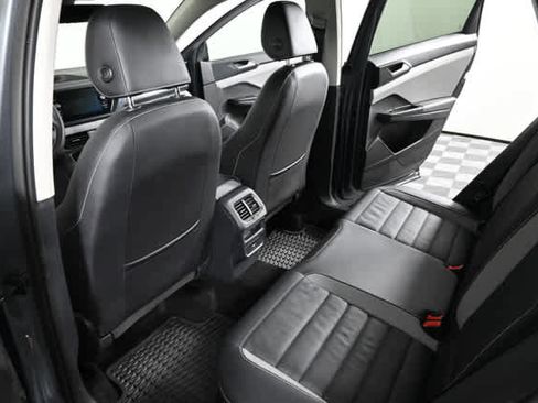 Certified 2022 Volkswagen Taos SEL w/ Panoramic Sunroof Package AWD/4WD image 15