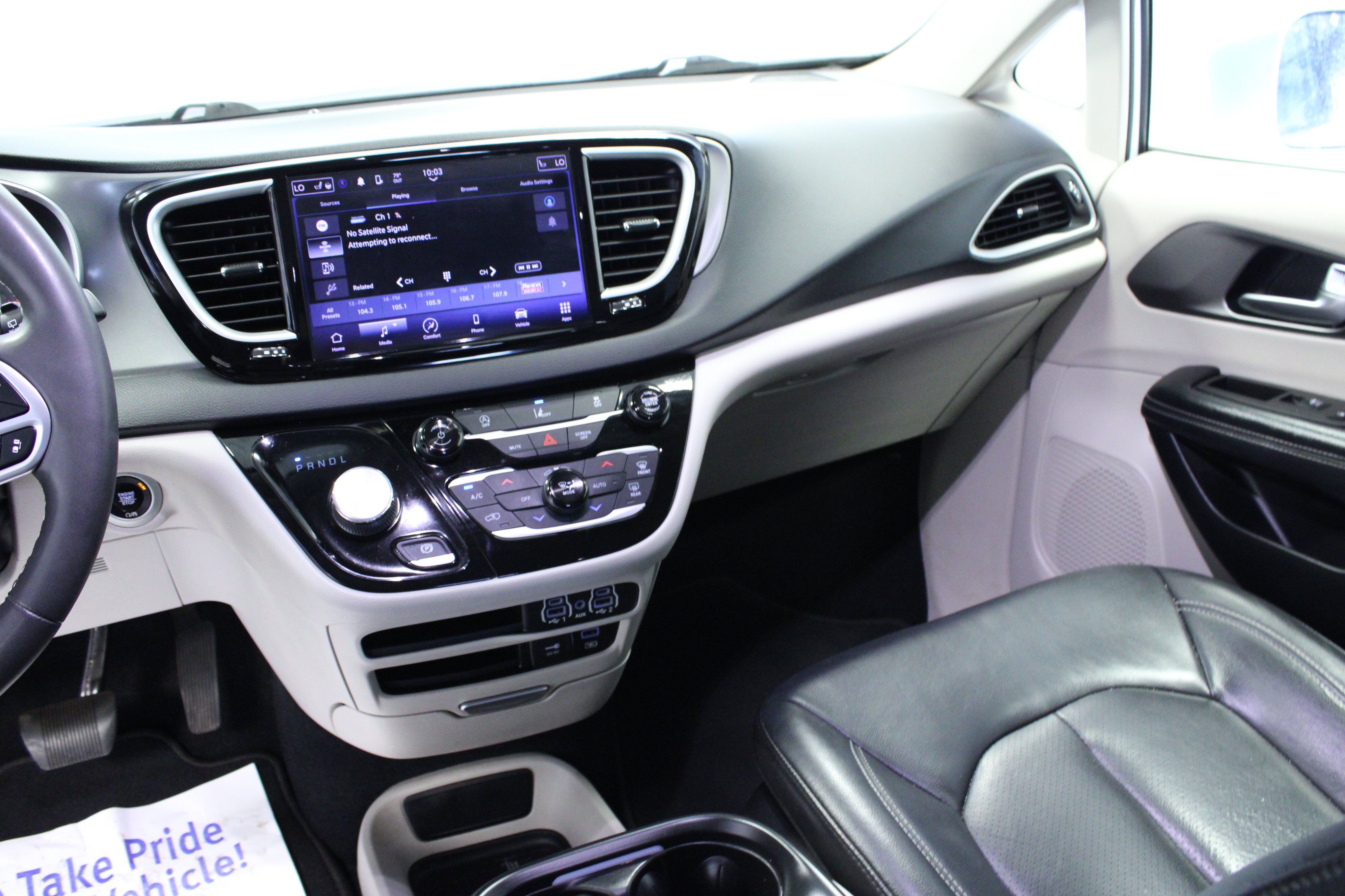 Used 2022 Chrysler Pacifica Touring-L FWD image 20