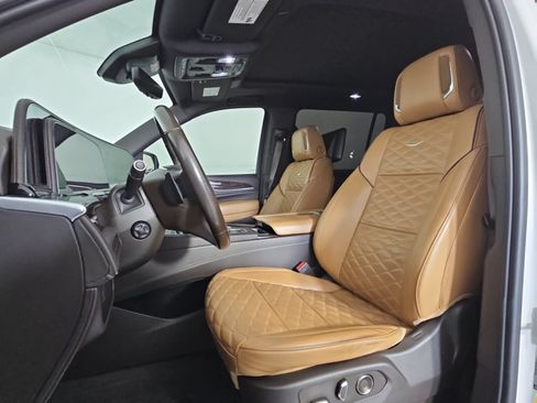 Used 2021 Cadillac Escalade ESV Premium Luxury AWD/4WD image 14