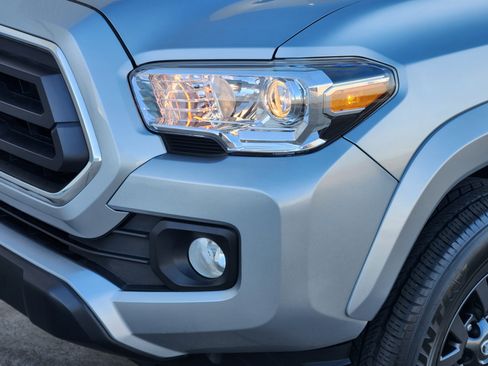 Used 2022 Toyota Tacoma SR5 image 8