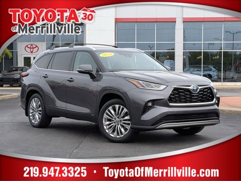 Used 2024 Toyota Highlander Platinum AWD/4WD image 1