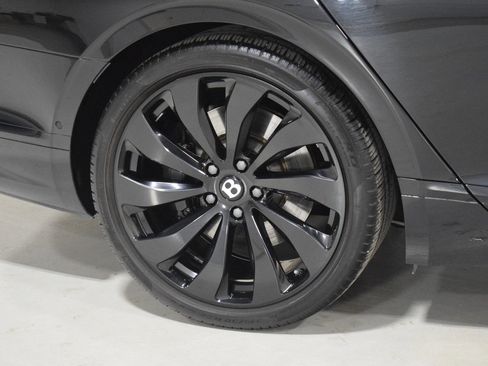 Used 2023 Bentley Flying Spur V8 image 6