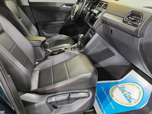 Used 2019 Volkswagen Tiguan SE w/ Panoramic Sunroof Package image 21